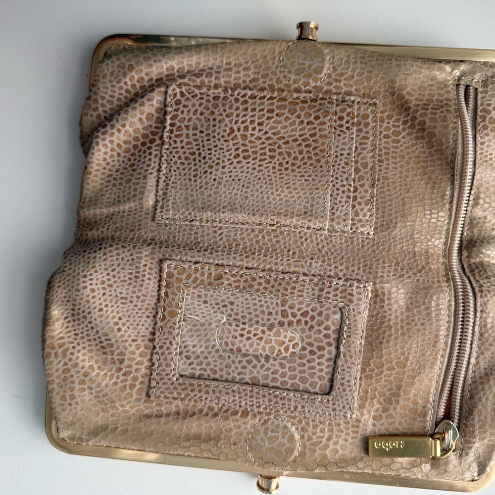Chic Gold Textured Clutch - Picture 3 of 6